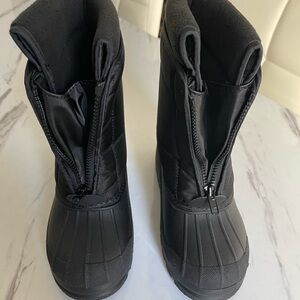 Rain boots for toddler boys. Worn 1 time as new! Good comfort & cushion.